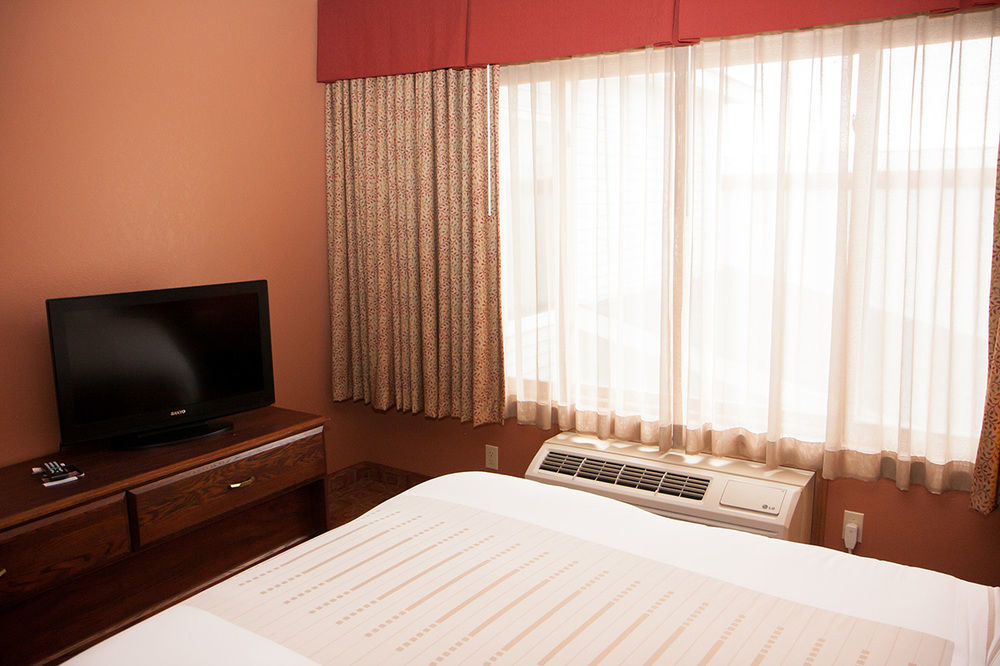 Norland Inn & Suites Roseau Extérieur photo